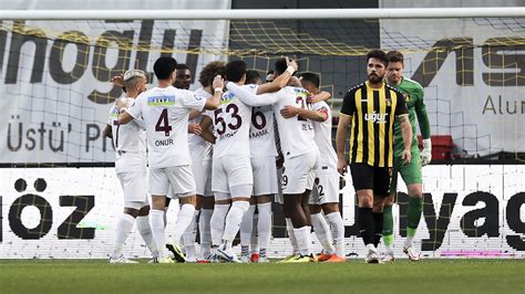 H­a­t­a­y­s­p­o­r­,­ ­İ­s­t­a­n­b­u­l­s­p­o­r­­u­ ­t­e­k­ ­g­o­l­l­e­ ­g­e­ç­t­i­